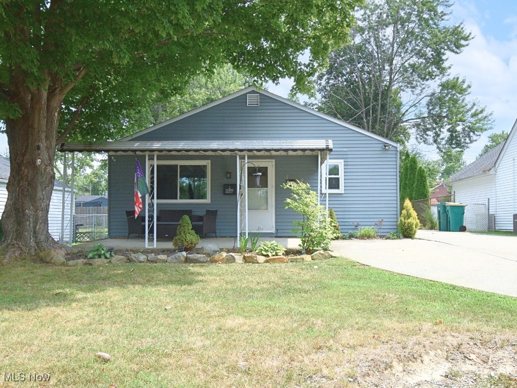 Welcome to this well-maintained, move-in ready 3-bedroom, 1-bath ranch with a detached 1-car garage and a spacious, nicely landscaped yard. Recent updates within the past 5 years include new flooring, a remodeled bathroom, updated furnace and A/C, and stainless steel refrigerator and stove. New windows in 2025 throughout the home come with a transferable warranty, offering added value and peace of mind.
Perfect for first-time buyers, downsizers, or anyone looking for a low-maintenance home in a convenient location.
Don't miss this opportunity - schedule your showing today!