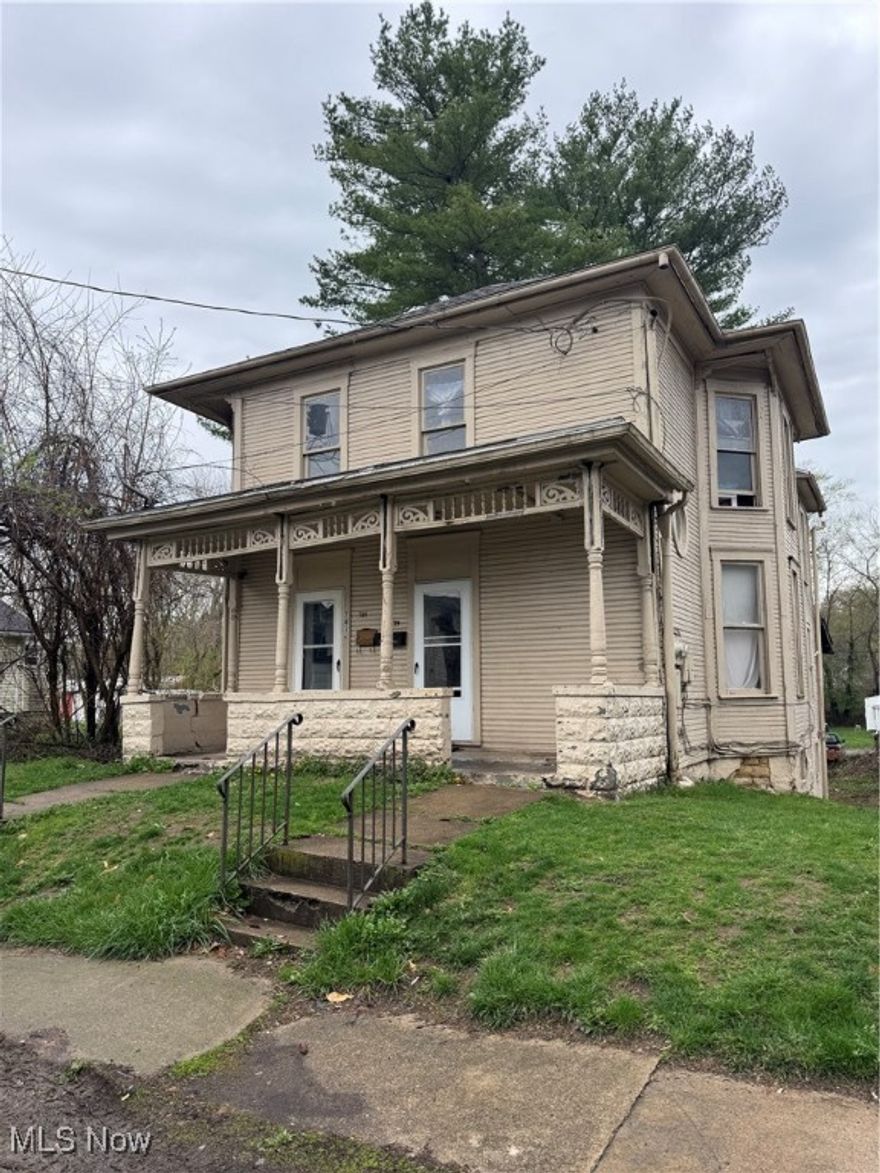 INCOME PRODUCING DUPLEX!!  Both sides are currently rented out.