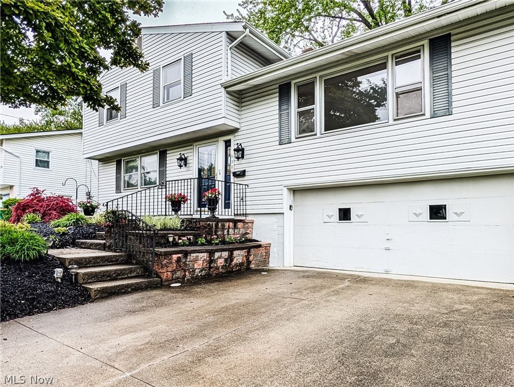 Photo of 9386 Gettysburg Drive, Twinsburg, OH 44087 (MLS # 5204168)