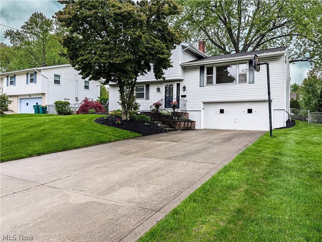 Photo of 9386 Gettysburg Drive, Twinsburg, OH 44087 (MLS # 5204168)