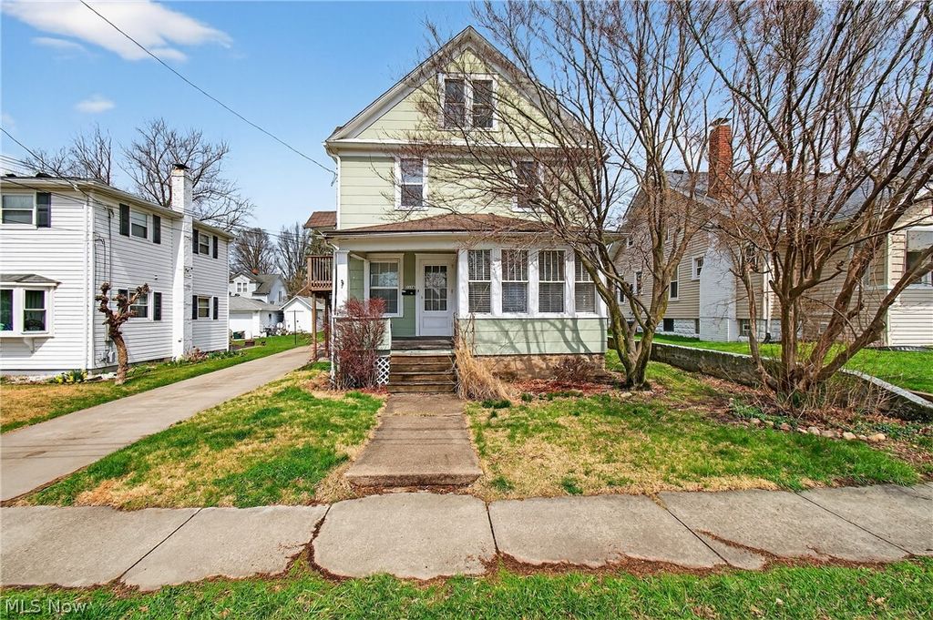 Photo of 245 E Ford Avenue, Barberton, OH 44203 (MLS # 5198963)