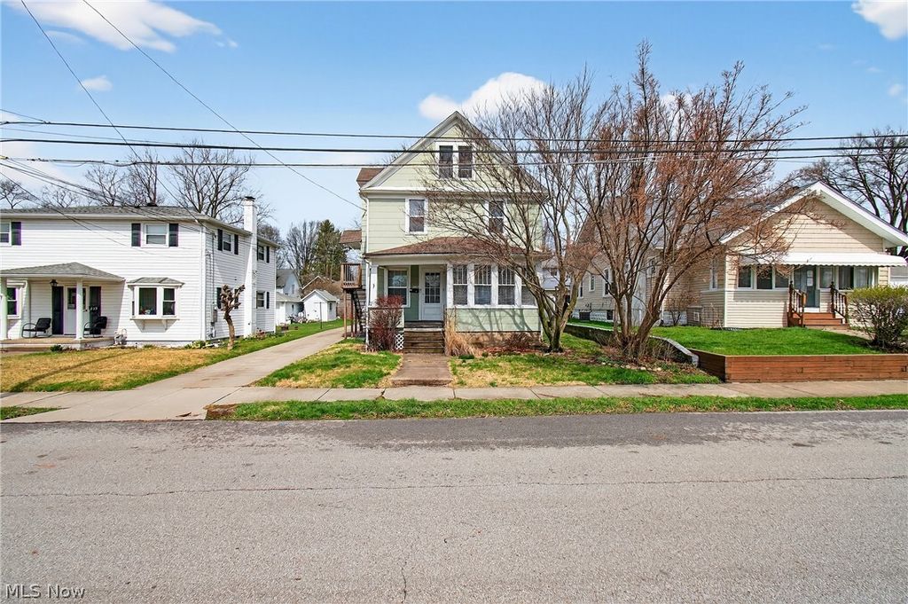 Photo of 245 E Ford Avenue, Barberton, OH 44203 (MLS # 5198963)