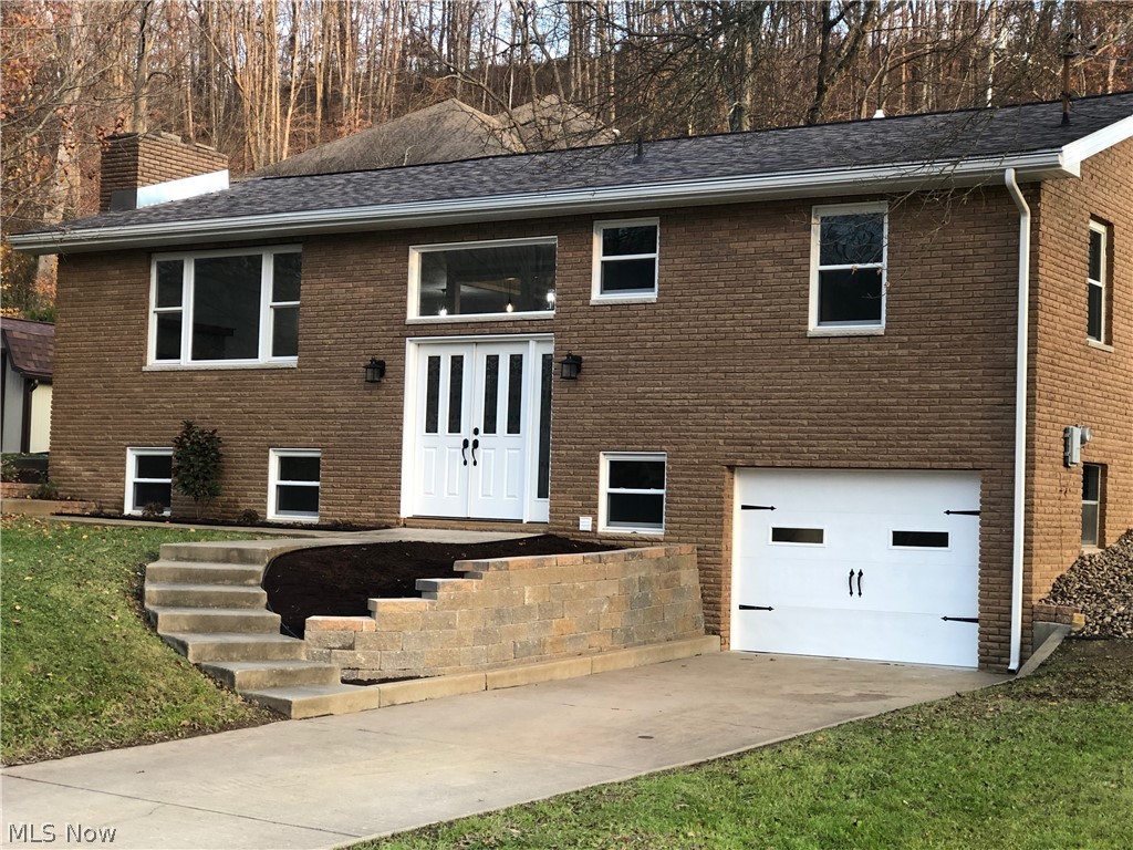 Beautiful home. The house was as close to new as one could Want. New roof, heat, air, hot water heater, flooring, baths, counters, freshly painted. All the bells and whistles.