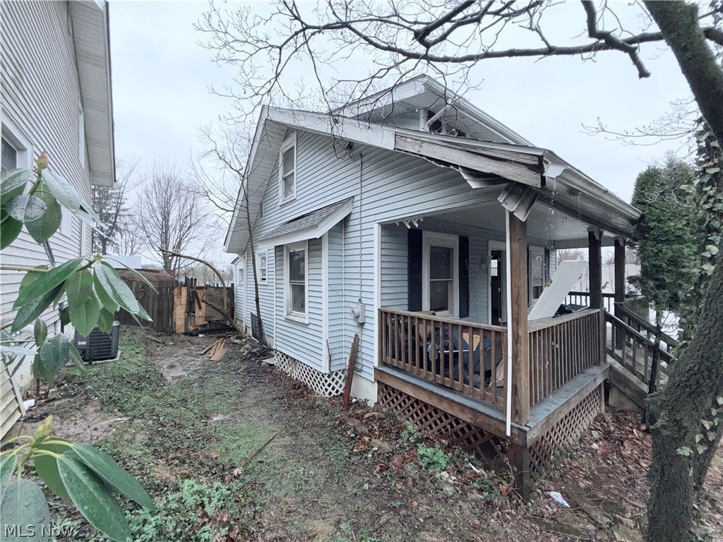 Photo of 1282 Sawyer Avenue, Akron, OH 44310 (MLS # 5196760)
