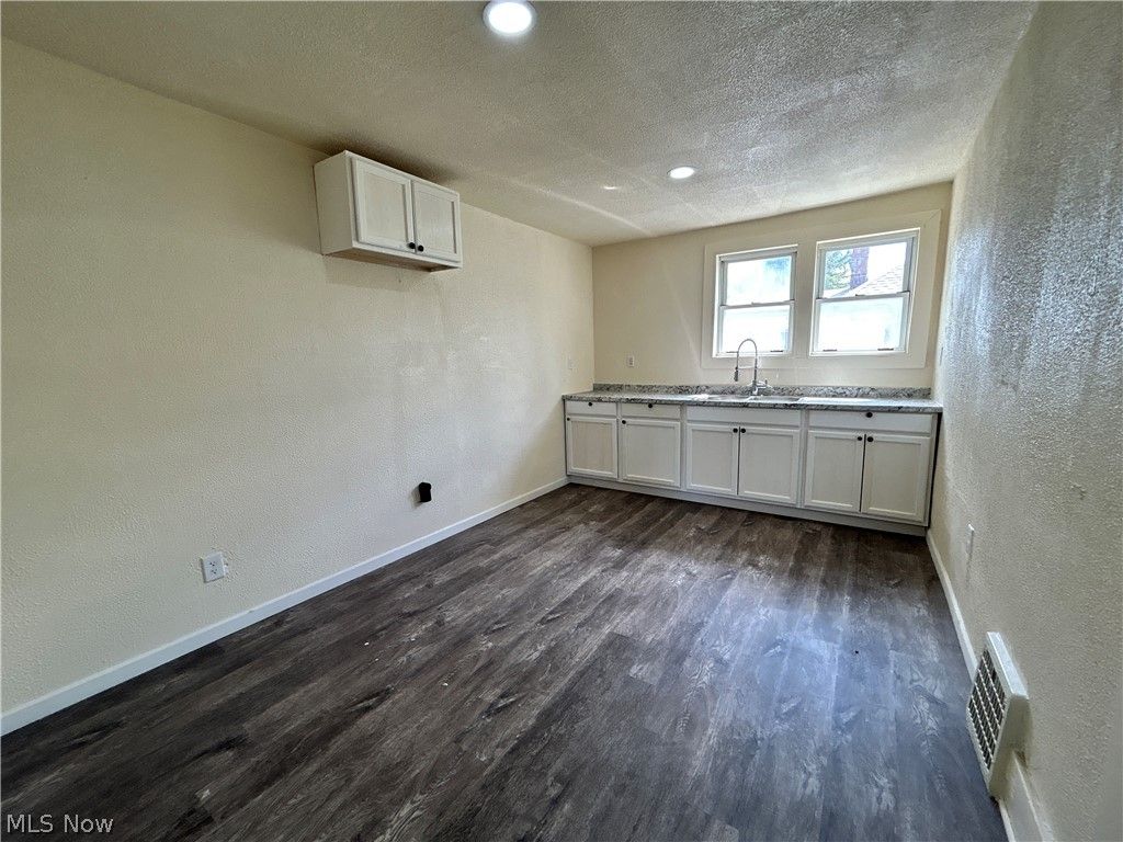 Photo of 1317 Plum Street #Apt 2, Steubenville, OH 43952 (MLS # 5212452)