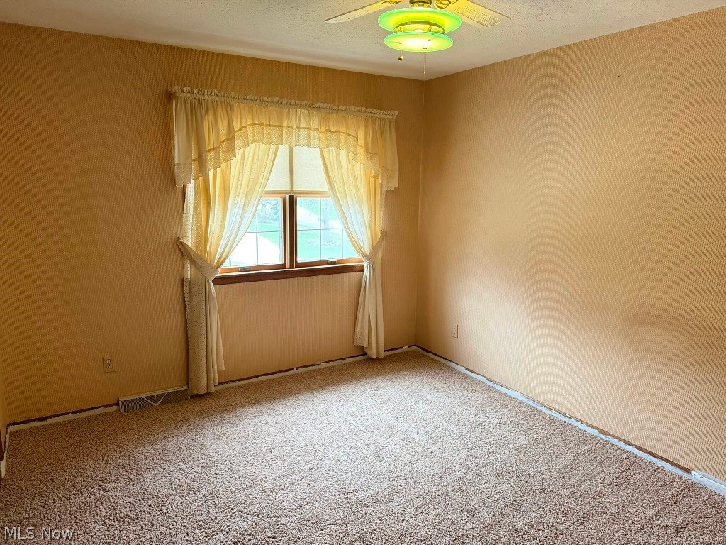 Oakmont Estate Condo - Residential