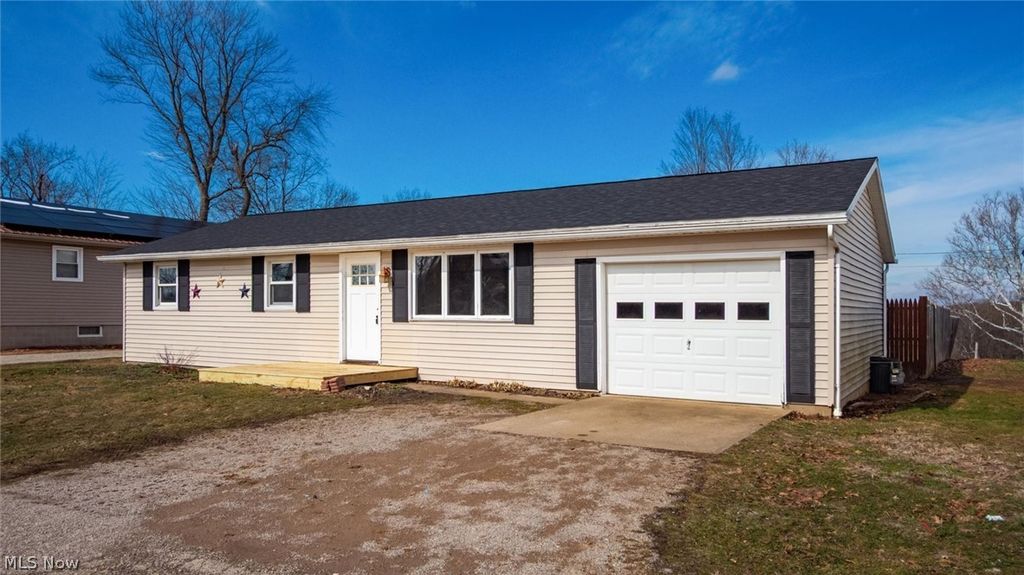 Photo of 96 Summit Street, Roseville, OH 43777 (MLS # 5189258)