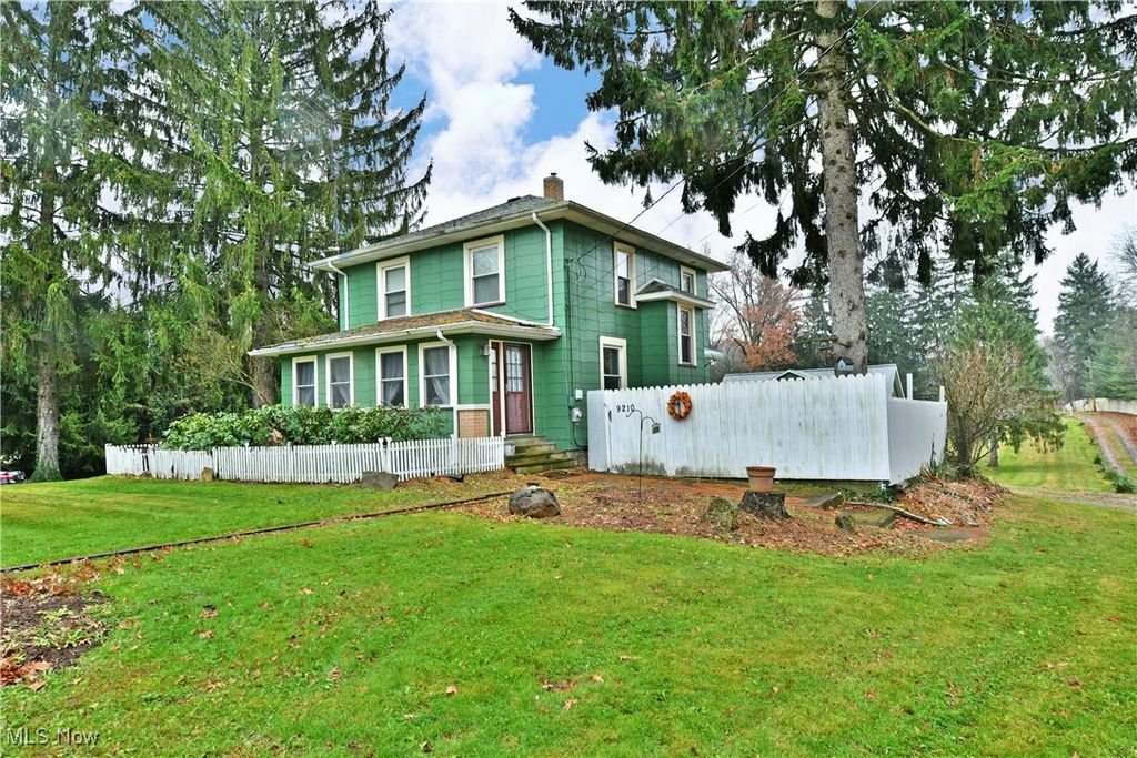 Photo of 9210 Howland Springs Road SE, Howland, OH 44484 (MLS # 5174571)