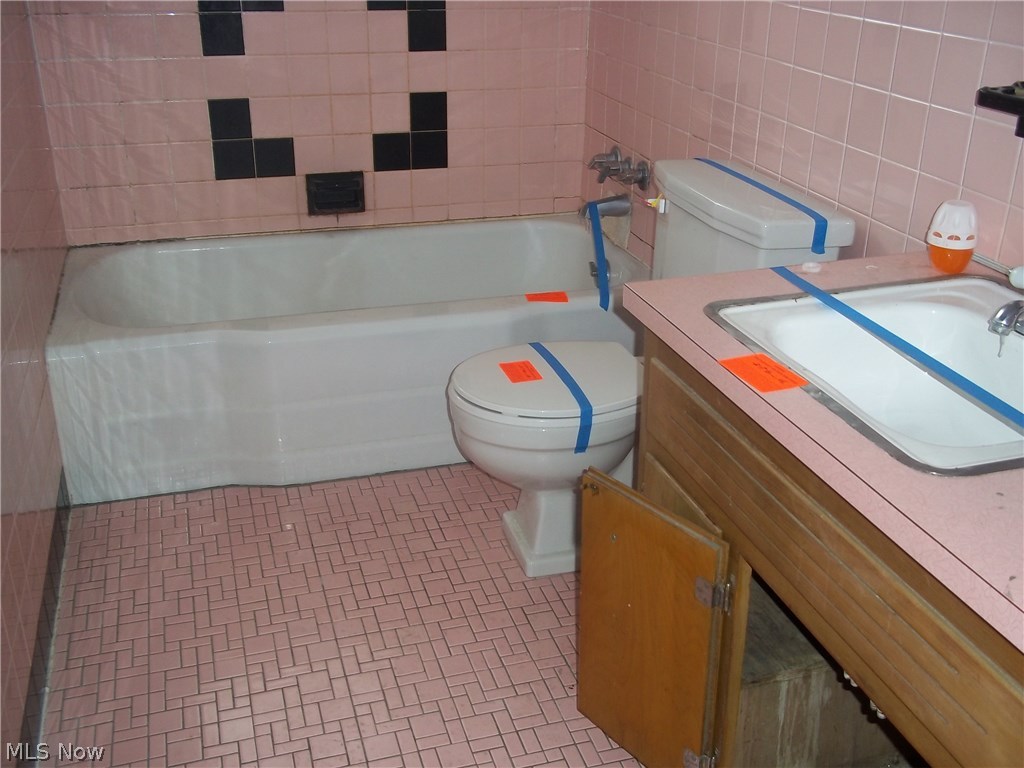 Woodview Manor Condo - Residential