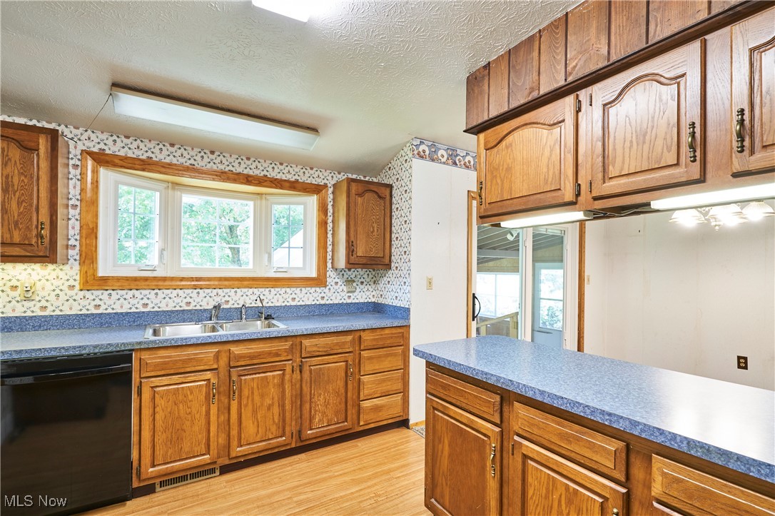 Geneva, Ohio 44041, United States, 4 Bedrooms Bedrooms, ,2 BathroomsBathrooms,Residential,Pending,198605