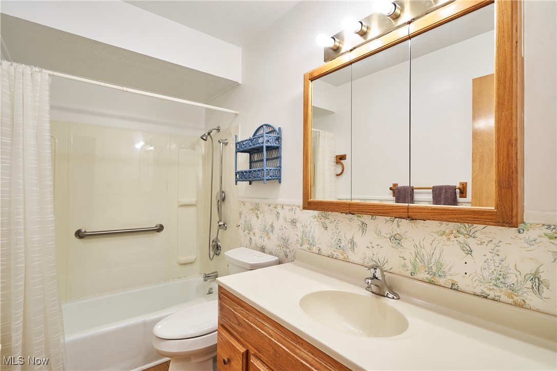 Geneva, Ohio 44041, United States, 4 Bedrooms Bedrooms, ,2 BathroomsBathrooms,Residential,Pending,198605