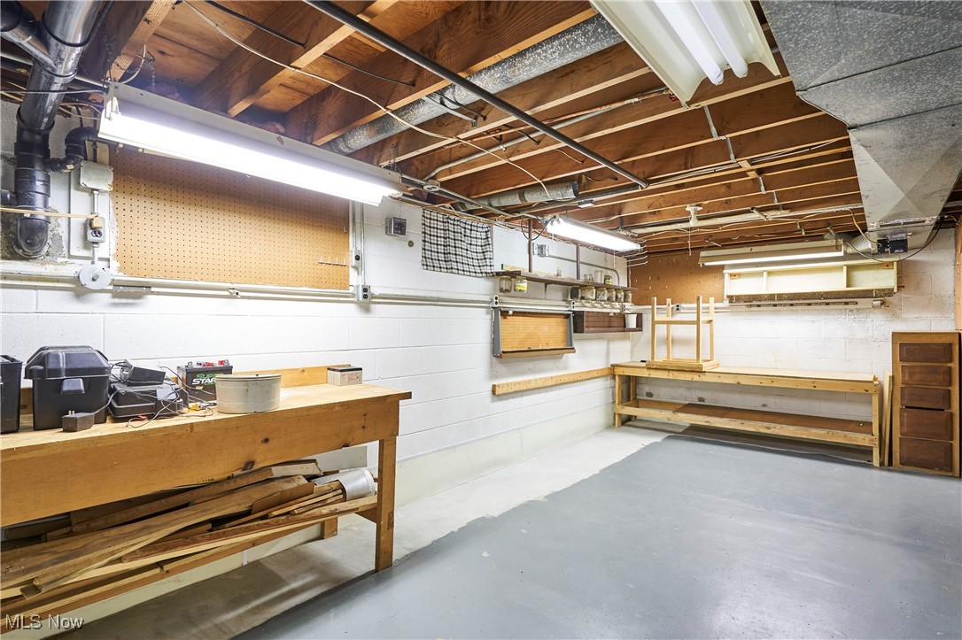 Geneva, Ohio 44041, United States, 4 Bedrooms Bedrooms, ,2 BathroomsBathrooms,Residential,Pending,198605