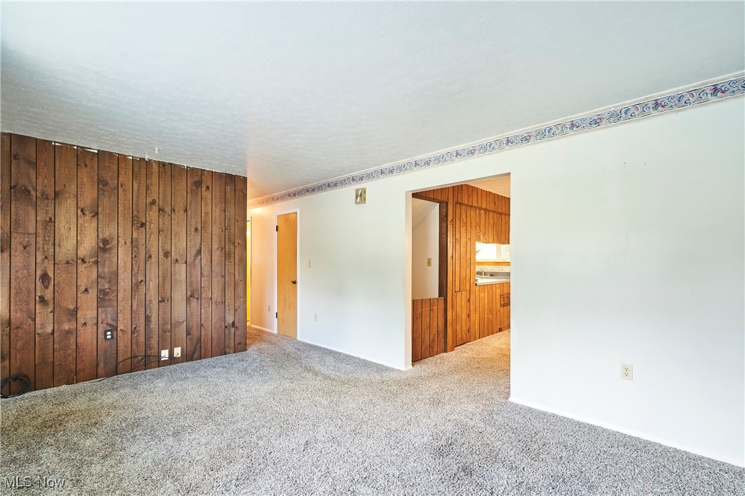 Geneva, Ohio 44041, United States, 4 Bedrooms Bedrooms, ,2 BathroomsBathrooms,Residential,Pending,198605