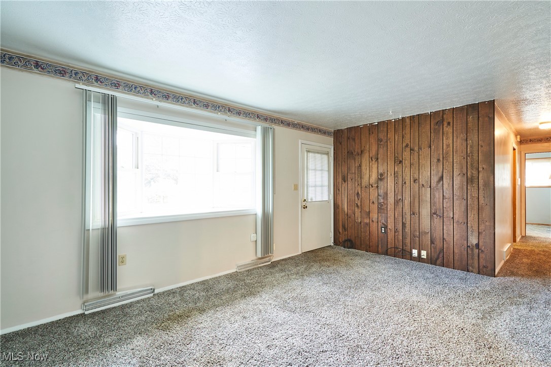 Geneva, Ohio 44041, United States, 4 Bedrooms Bedrooms, ,2 BathroomsBathrooms,Residential,Pending,198605