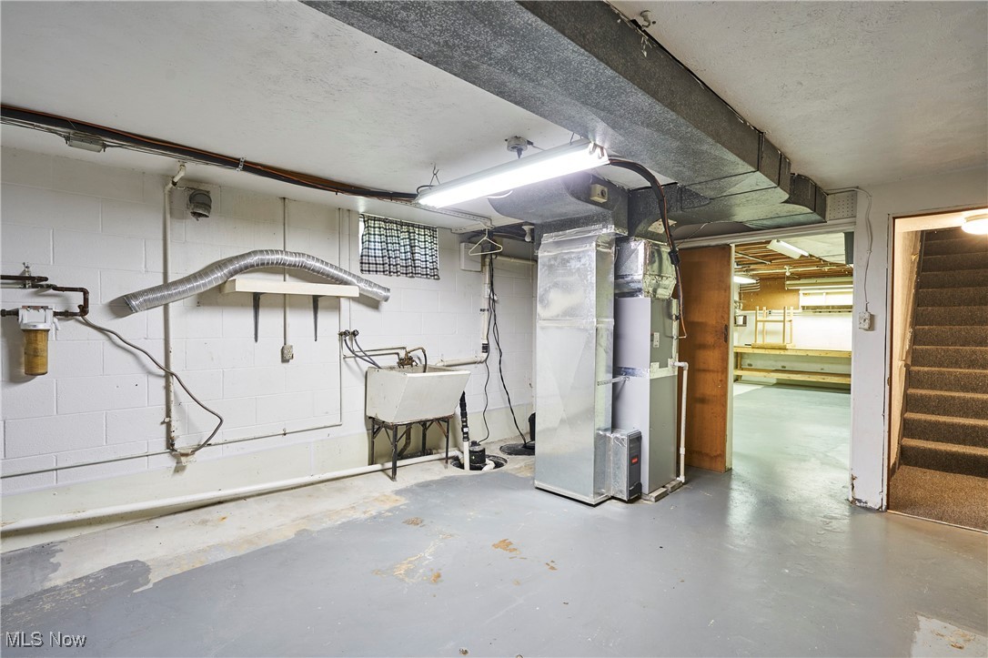 Geneva, Ohio 44041, United States, 4 Bedrooms Bedrooms, ,2 BathroomsBathrooms,Residential,Pending,198605