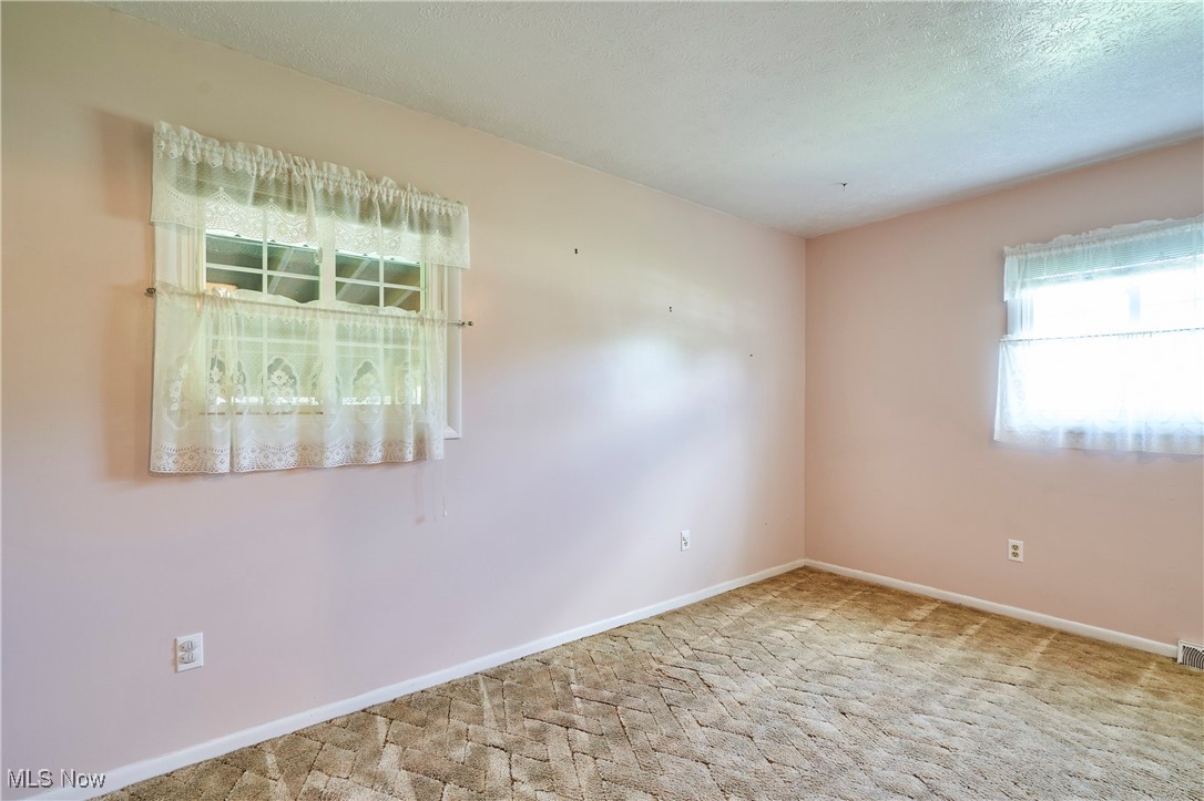 Geneva, Ohio 44041, United States, 4 Bedrooms Bedrooms, ,2 BathroomsBathrooms,Residential,Pending,198605