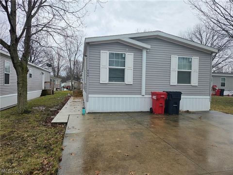 Homes For Sale - 444 Westwoods<br/> Amherst, OH 44001