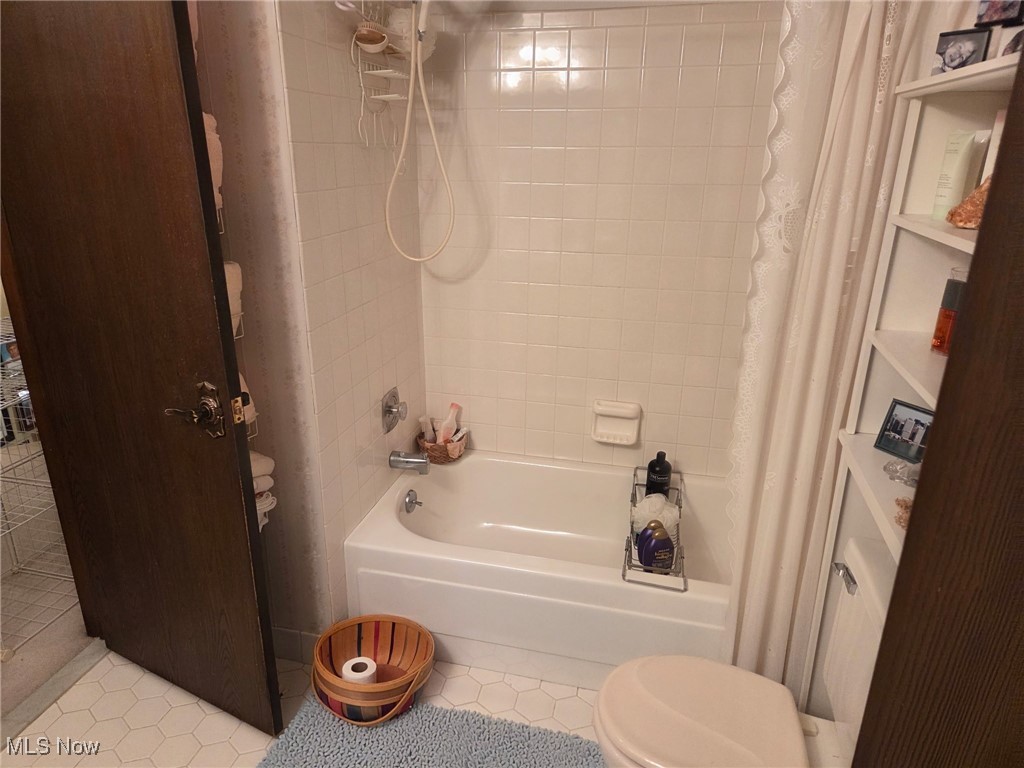 Addington Place Condo Ph 04 - Residential