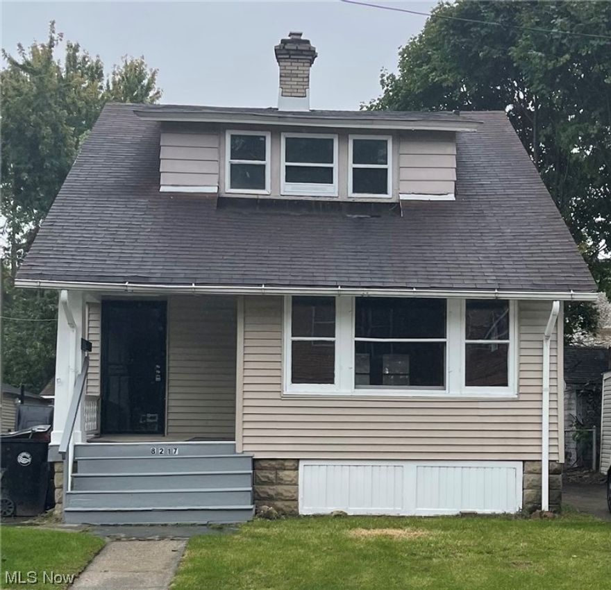 Move in ready home! Come see this 3 bedroom 1 bath home with an enormous living room and dining room area that is great for entertaining! A must see-set your appointment to see it before is gone!