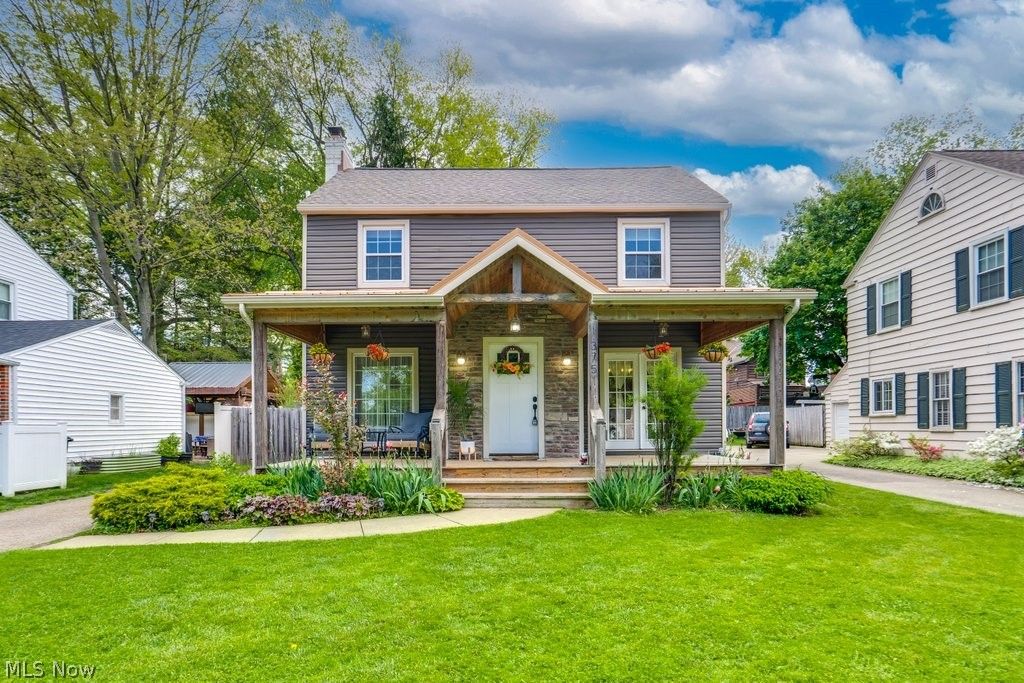 Photo of 375 Roslyn Avenue, Akron, OH 44320 (MLS # 5208913)