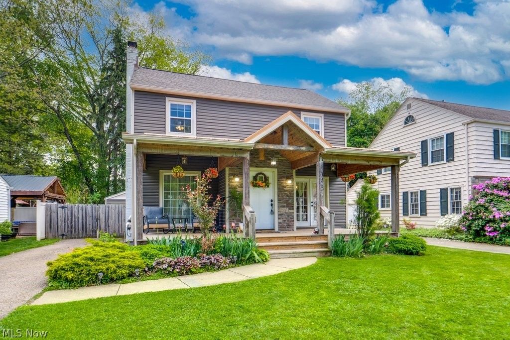 Photo of 375 Roslyn Avenue, Akron, OH 44320 (MLS # 5208913)