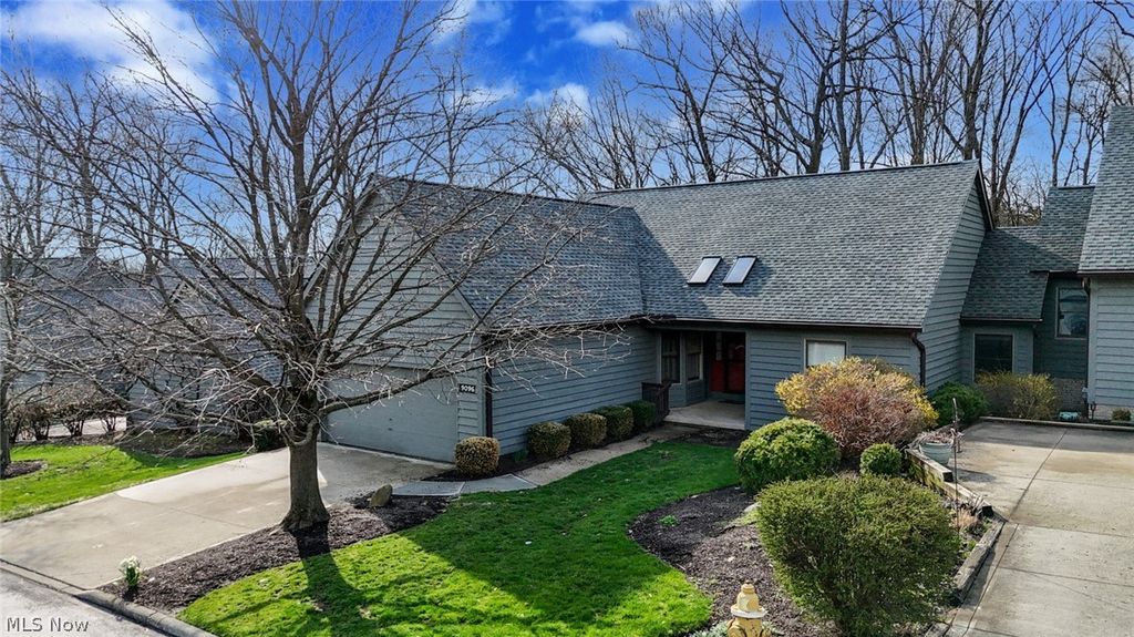 Photo of 9096 Woodcrest Drive, Brecksville, OH 44141 (MLS # 5199034)