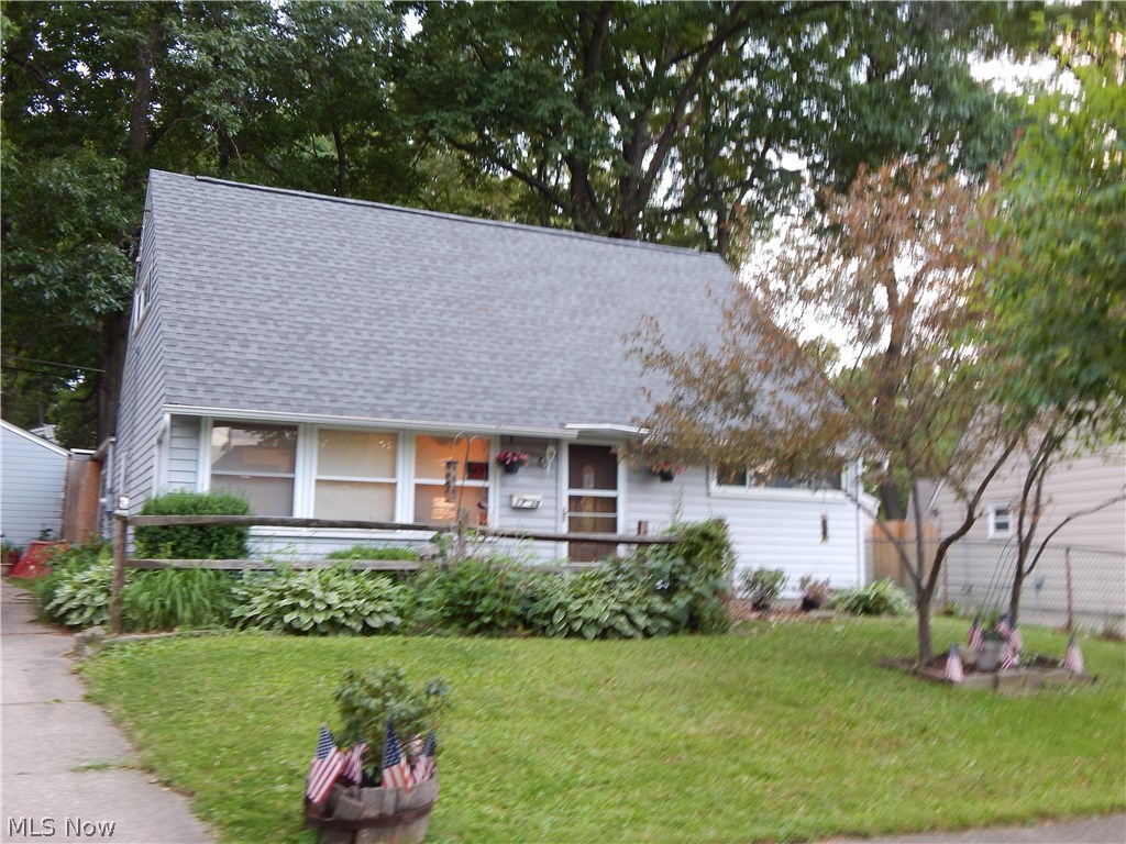 Fabulous vaulted Family Room Addition. Space and more space with the addition featuring dining room, family room and second full bath.
Updated carpet, freshly painted interior, newer installed kitchen floor. Updated kitchen cabinets 14', Offering four bedrooms, two bath, large family room with fireplace. Many more updates, incl. bath, paint, plumbing etc. Garage, screened in porch offer many options for the outdoors person, Fenced in rear yard, near schools, shopping and parks. Move in ready to call Windsor home today!!