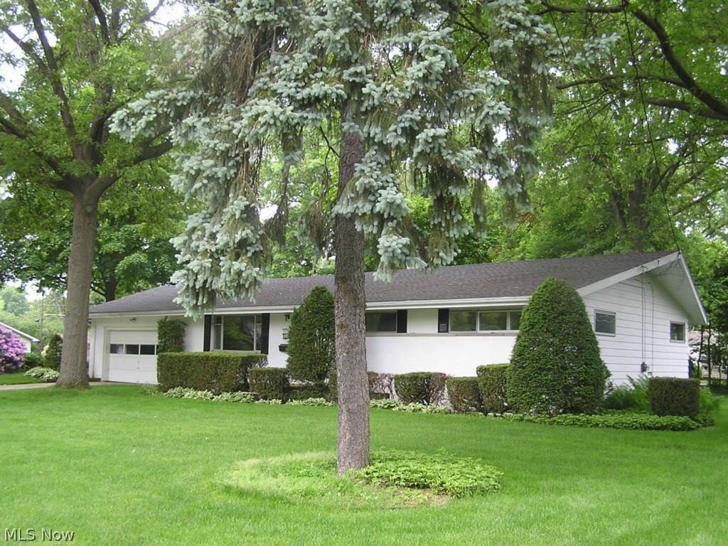 Gorgeous 3 bedroom, 3 bath ranch. Beautifully refinished wood floors throughout. Inviting and spacious family room with fireplace and new carpet (2014). Eat-in kitchen w/new flooring (2014). Huge rec room w/fireplace, 15x22 living room also w/fireplace. Shop area or workshop. Many extra features...must see to appreciate. Don't let this one pass you up! Lower level not included in sq. footage. Includes 1 year home warranty.