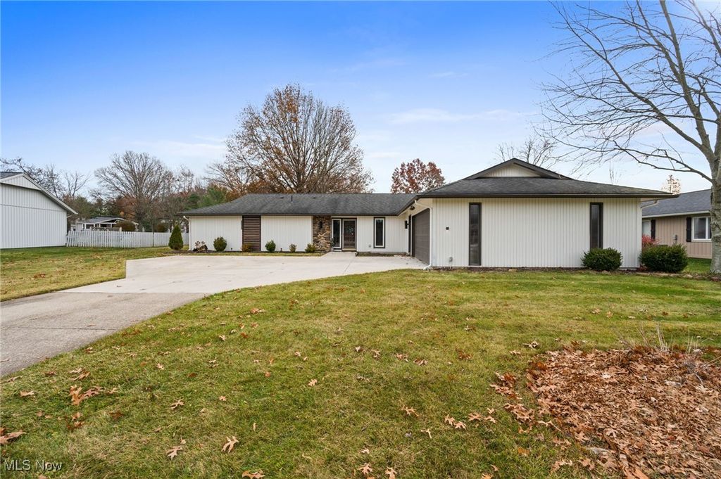 Photo of 9989 Plum Brook Lane, Strongsville, OH 44149 (MLS # 5174085)