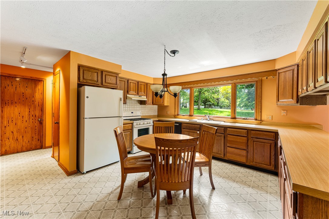 9852 Hocking Street, Massillon, Ohio image 8