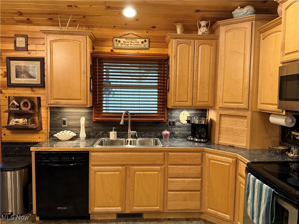 2425 W Buckhorn Drive, Millersburg, Ohio image 27