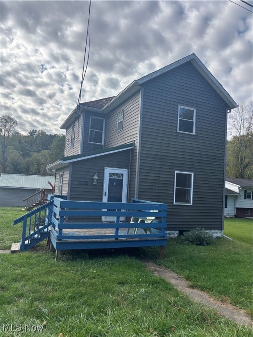 Good first home or investment property. 2 bedroom 1 large bath. Home has large living room and dining room.