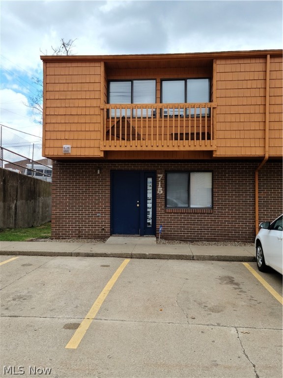 715 Carroll St Akron OH is a condominium townhome end unit with 5 bedrooms each with a bathroom, the 1st floor bedroom has a double full wall closet & full bathroom across the hall with 4 additional bedrooms upstairs each having their own en suite bath with own toilet & sink that share a shower / bath combination with glass doors. The 1st floor also includes a huge common living room, dining area & kitchen for 5 tenants, a storage closet & mechanicals. There is a patio on the rear accessible through glass doors. The 2nd floor has 4 of the 5 bedrooms & baths each bedroom also has a walkin closet & double slider window. This condo has been updated along the way with new roof in Sep 2013, exterior paint July 2014, refrigerator in Sept 2014, furnace in February 2019. Great investment opportunity. Parking is in front of the units with plenty of parking & on the University of Akron bus route. All appliances will stay with the townhome including washer & dryer in first floor laundry room. Sec