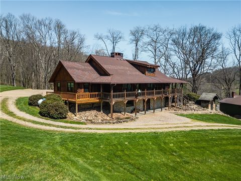 7313 County Road 22 Lakeville OH 44638
