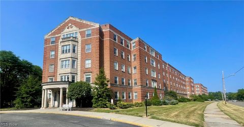 Photo for 13800 Fairhill Road 508