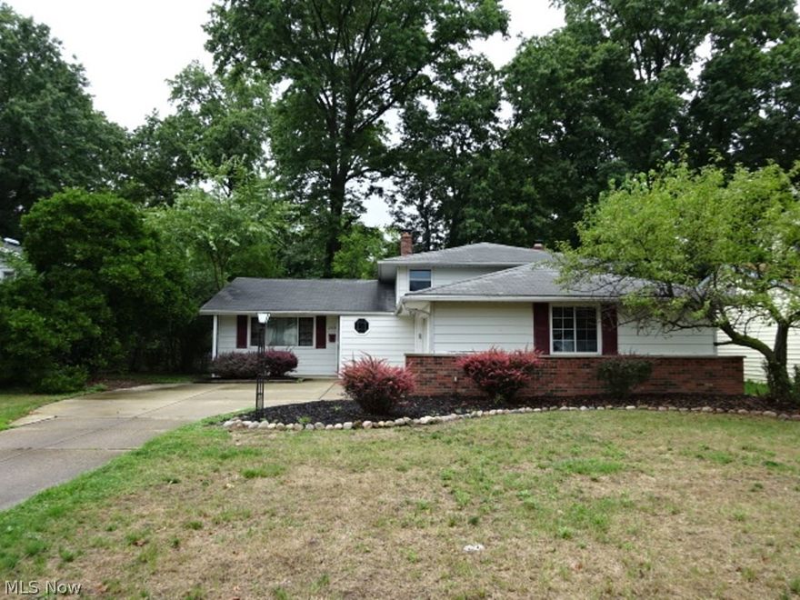 4 bedroom split level * Cathedral ceiling in Living/Dining area * skylight in the kitchen* oak cabinets in kitchen, Hardwood floors in all 4 bedrooms, Family room with fireplace. Double sinks in the Upstairs bathroom. Patio off the dining room thru the slider door. This is a Fannie Mae Homepath property!