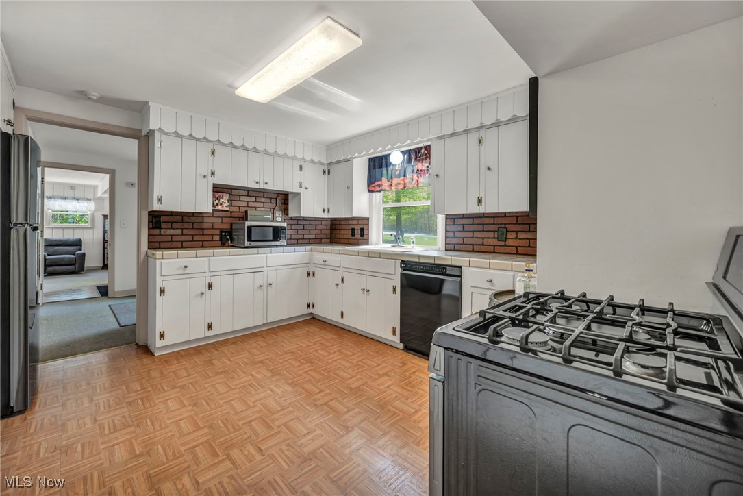 8665 Johnnycake Ridge Road, Mentor, Ohio image 12