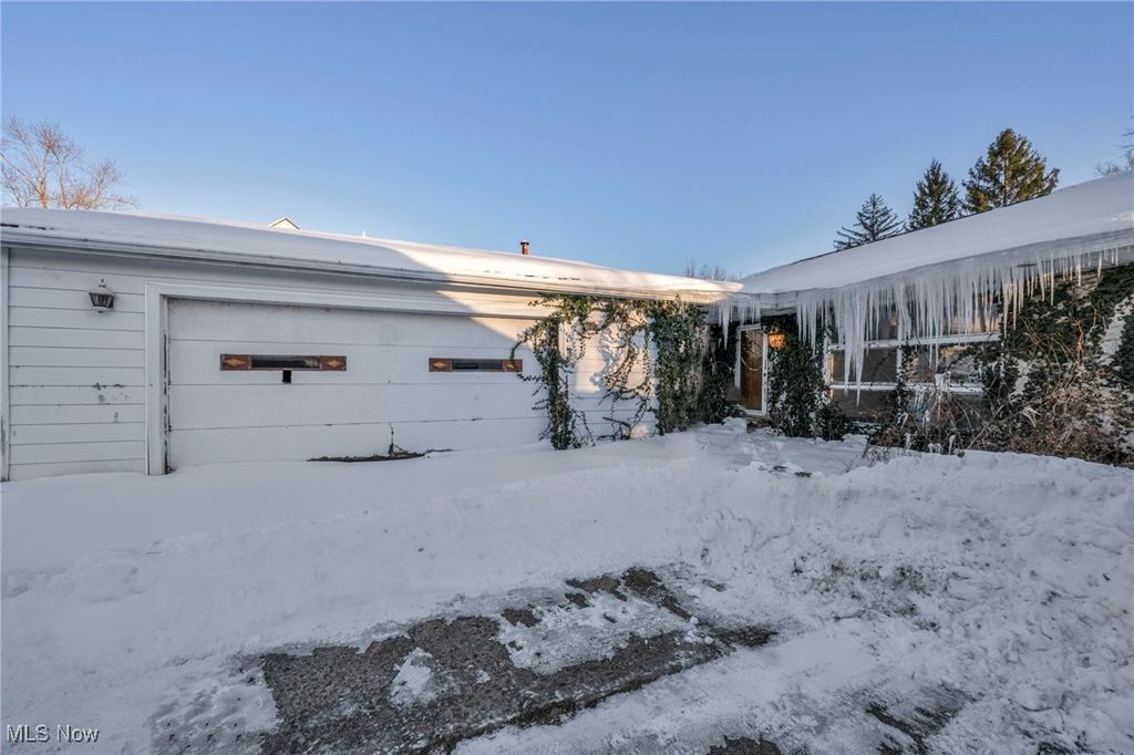 Photo of 14750 Schreiber Road, Maple Heights, OH 44137 (MLS # 5185041)