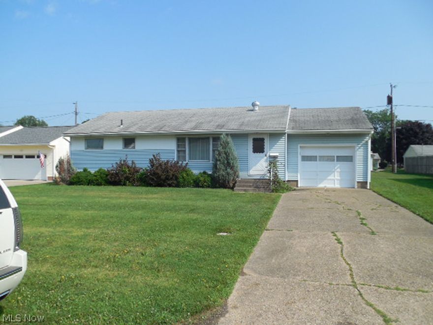 This is a vinyl sided ranch home on level city lot. The home features 2 or 3 bedrooms 1.5 baths and eat in kitchen. There is a full basement with finished family room