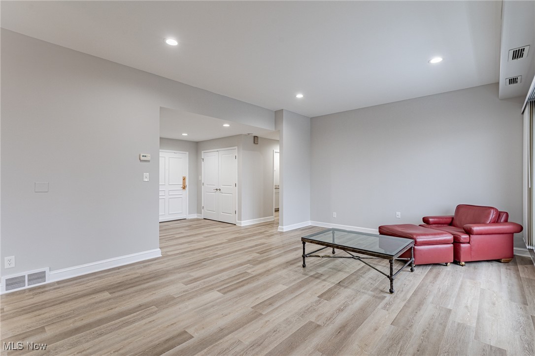 Acacia/Green Condo - Residential