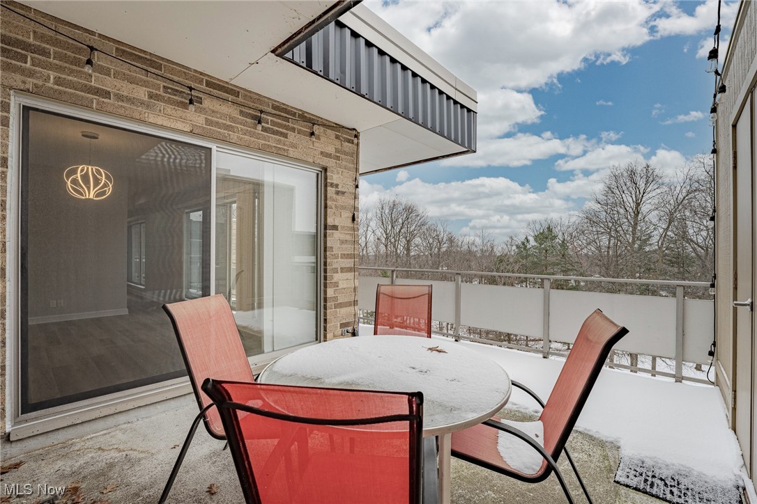 Acacia/Green Condo - Residential