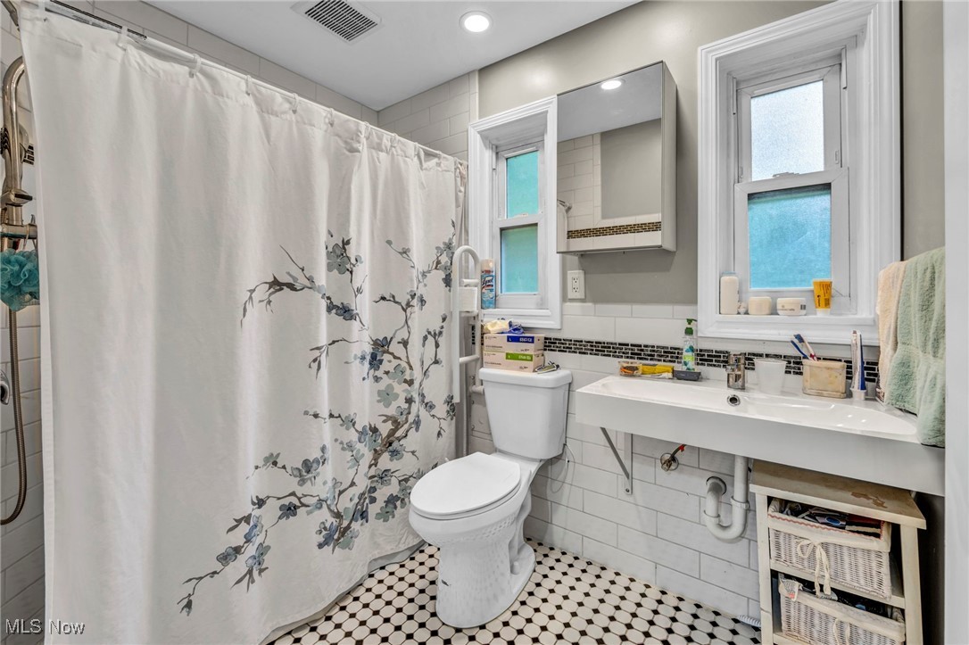 1438 E 52nd Street, Cleveland, Ohio image 14