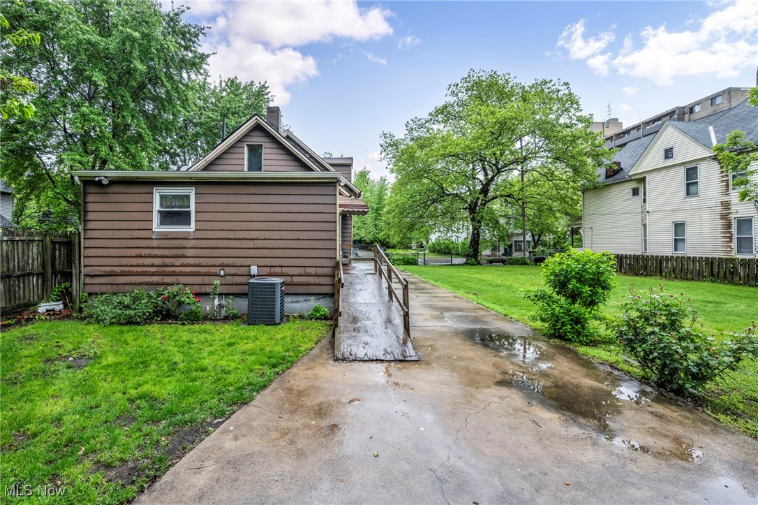 1438 E 52nd Street, Cleveland, Ohio image 36