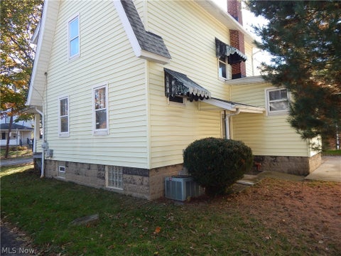 Tiny photo for 940 Davis Street, Akron, OH 44310 (MLS # 5257049)