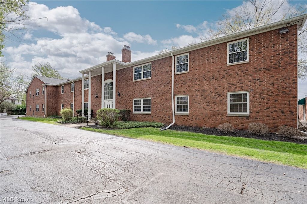 Photo of 2720 Pease Drive #219N, Rocky River, OH 44116 (MLS # 5203283)