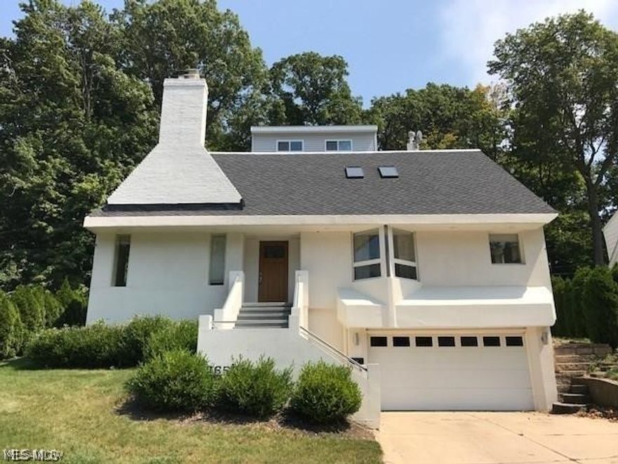 Breathtaking lake views, walkable neighborhood, and much more! Located in Rocky River, a premier Cleveland suburb, this home is located close to all of the region's best parks, dining, shopping, entertainment, and more. Mere minutes from I-90, allowing for a short commute to Downtown Cleveland as well as to all of the major hospital systems (Cleveland Clinic, University, MetroHealth, etc.). Call today!