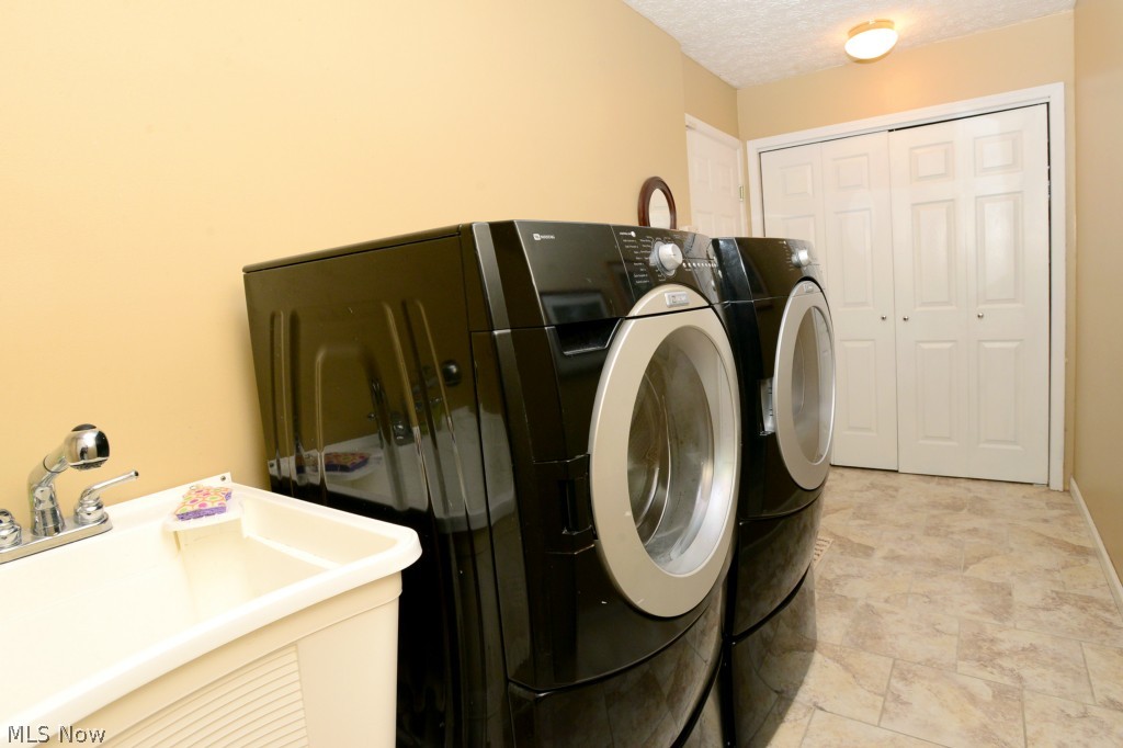 Falls Pointe - Residential