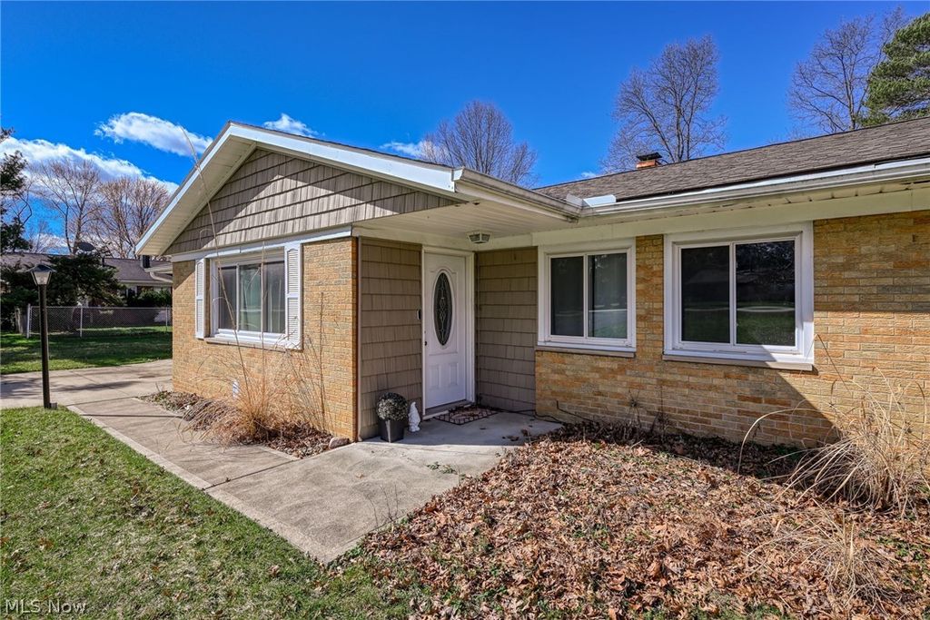 Photo of 9102 Tanglewood Road, Macedonia, OH 44056 (MLS # 5194617)