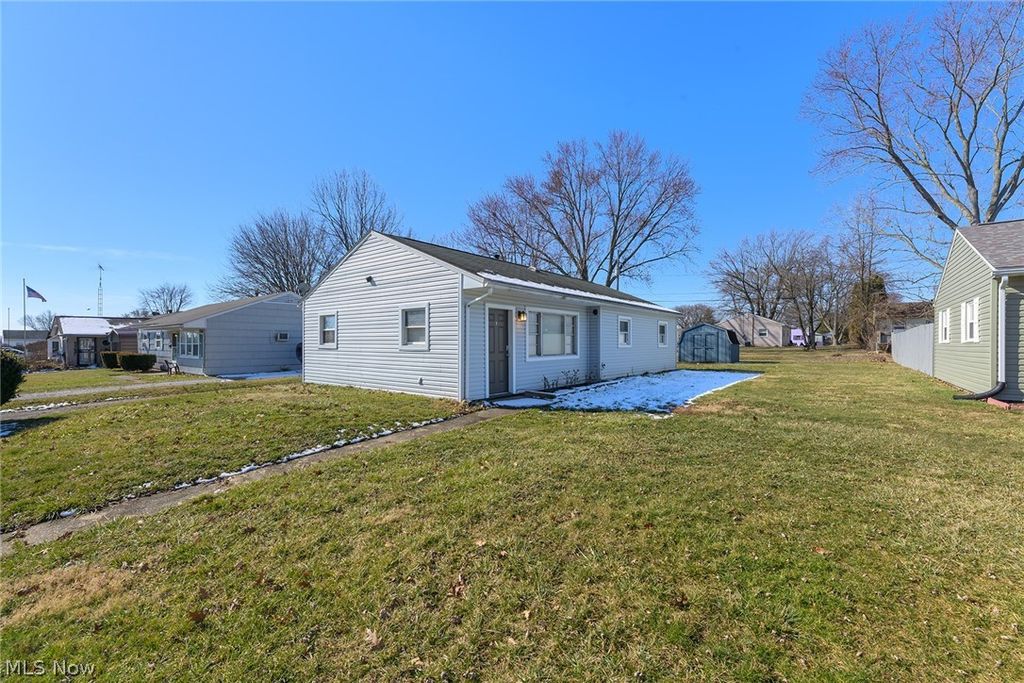 Photo of 2225 Martha Avenue NE, Canton, OH 44705 (MLS # 5197409)