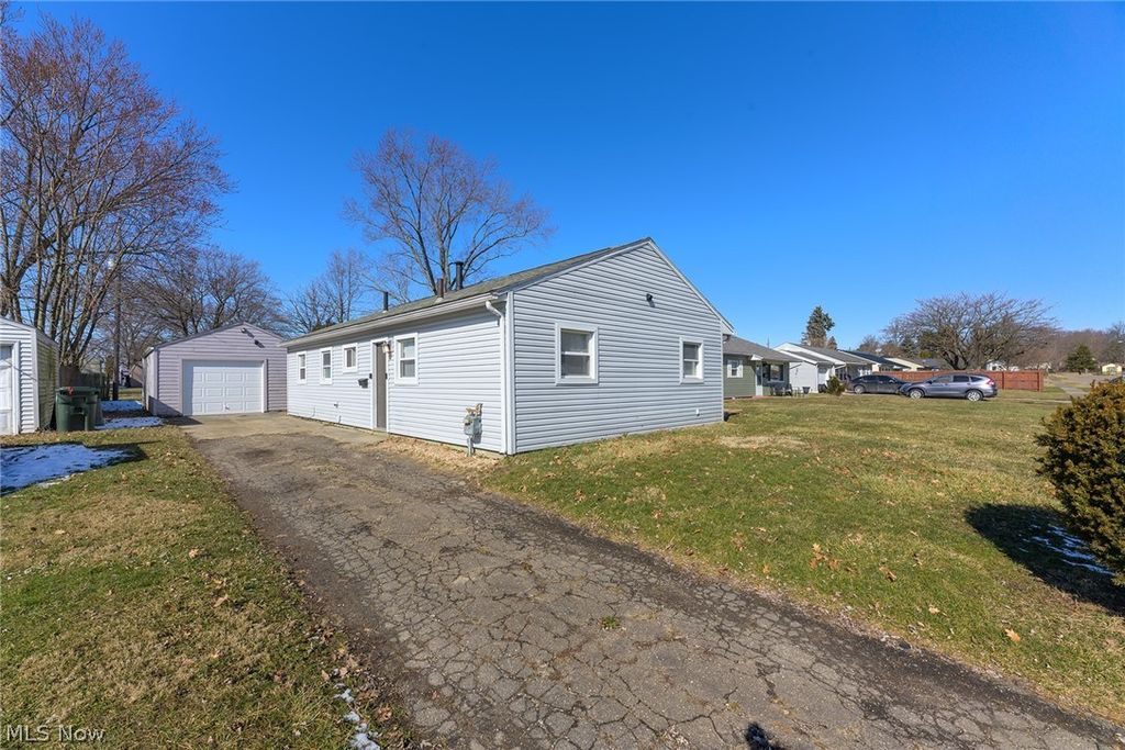 Photo of 2225 Martha Avenue NE, Canton, OH 44705 (MLS # 5197409)